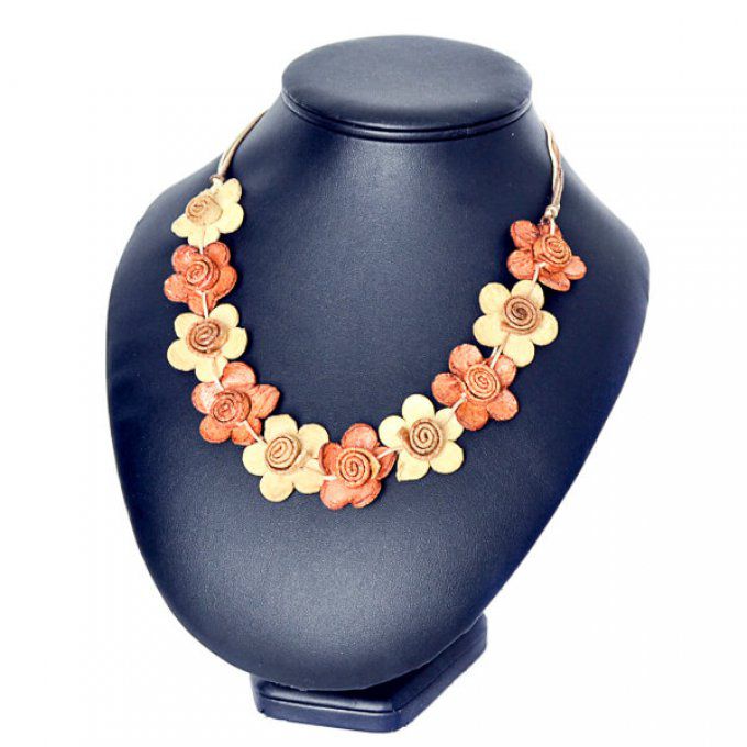 Collier ethnique fleurs en peau d'orange