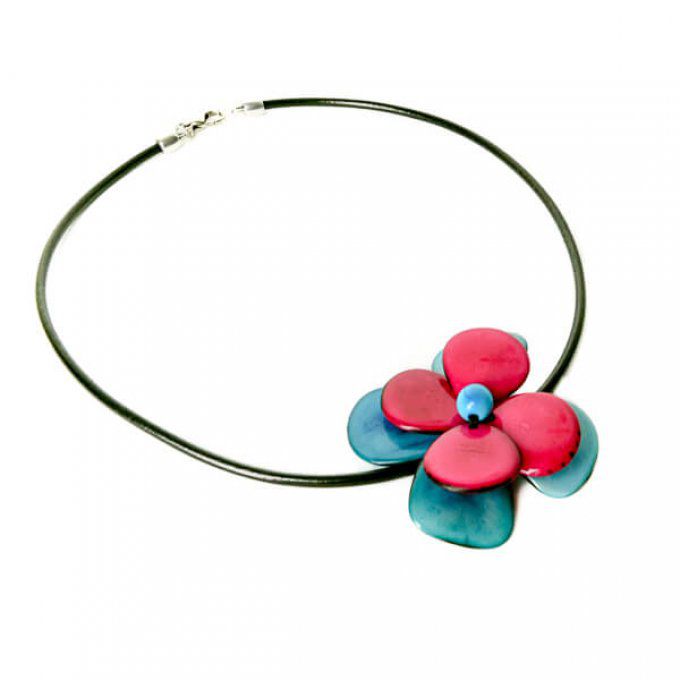 Collier petite fleur en tagua bleu fuchsia