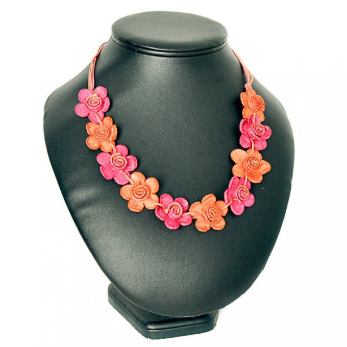 Collier ethnique fleurs en peau d'orange