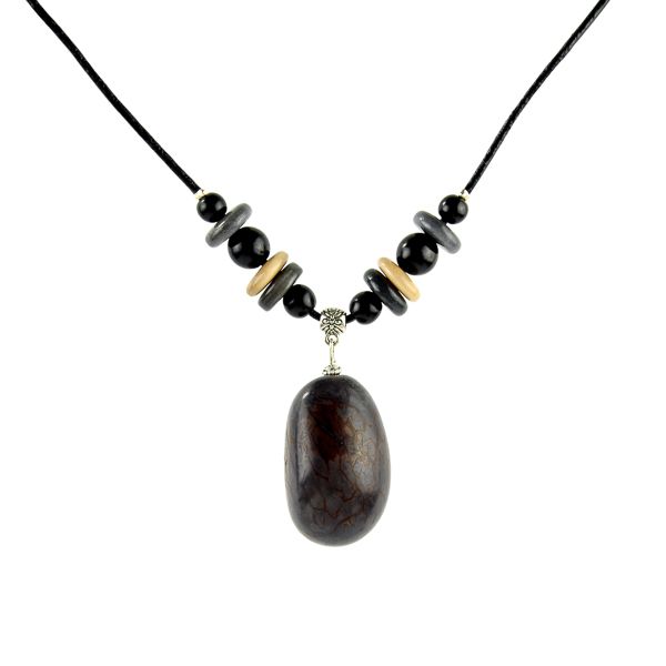 Collier pendentif et perles en ivoire végétal gris et noir
