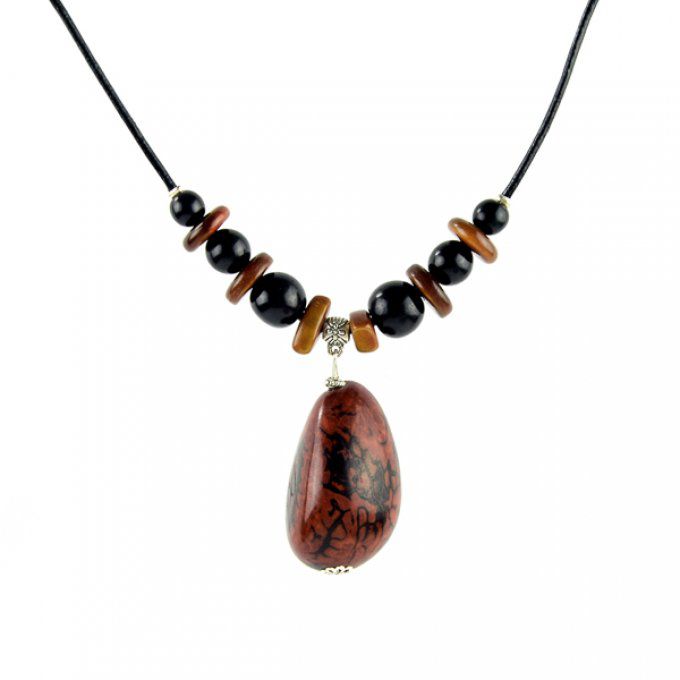 collier artisanal pendentif tagua marron