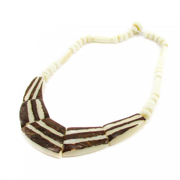 collier fantaisie en tagua couleur blanc