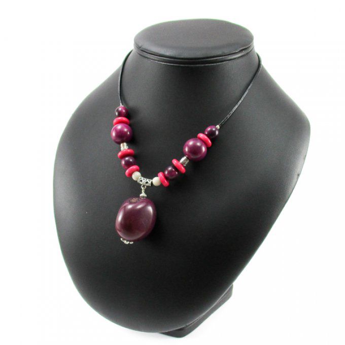 Collier fantaisie en ivoire végétal violet / fuchsia