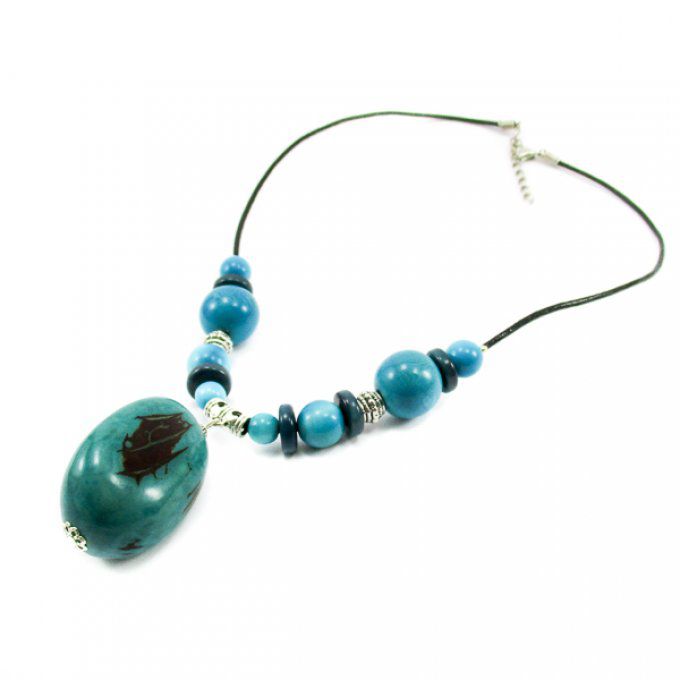 Collier fantaisie avec pendentif noix en tagua turquoise / bleu