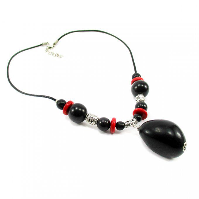 Collier fantaisie avec noix de tagua noir et rouge