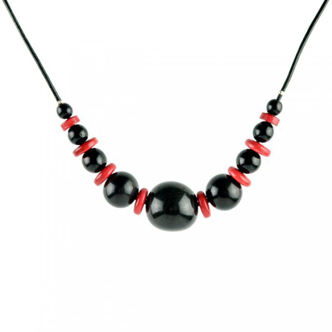 collier fait-mains perles de tagua rouge et noir