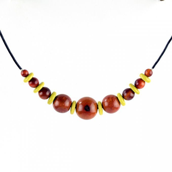 collier écologique perles de tagua marron et vert anis