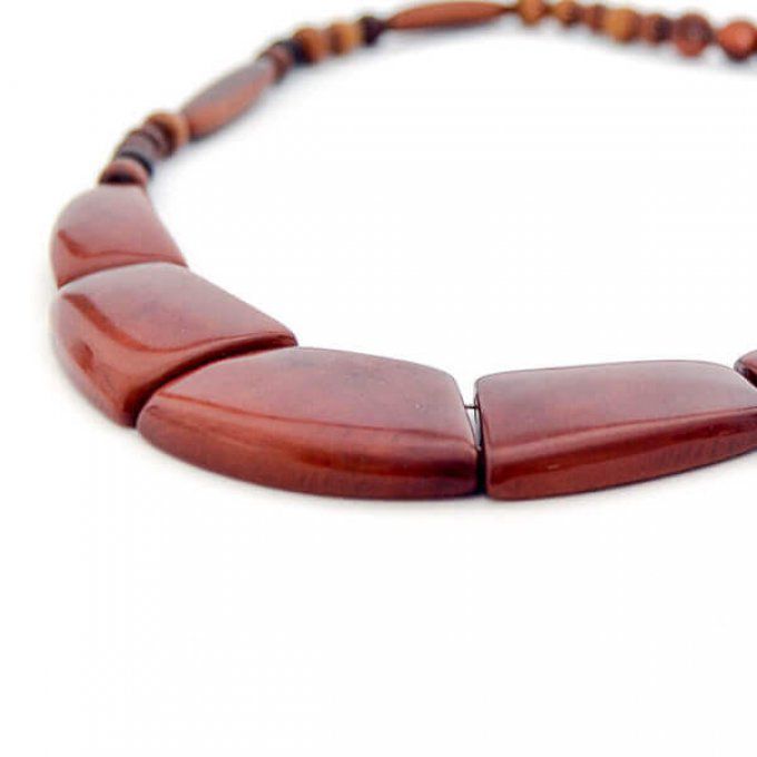 ras du cou marron en tagua