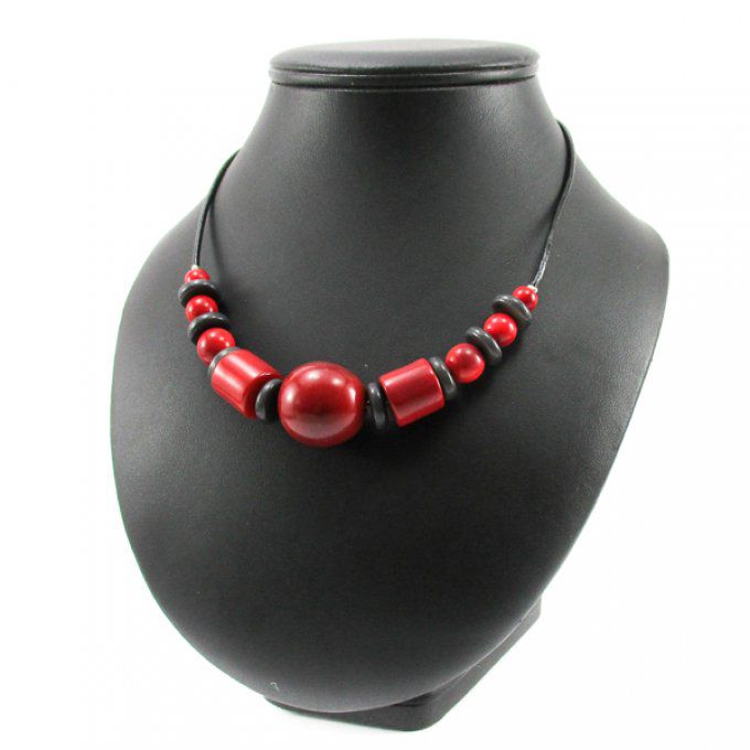 Collier fantaisie perles en ivoire végétal rouge