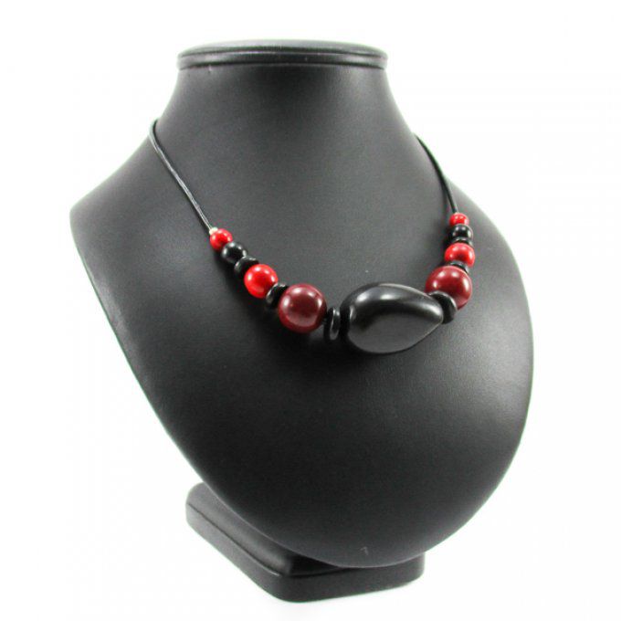 Collier perles en ivoire végétale noir et rouge