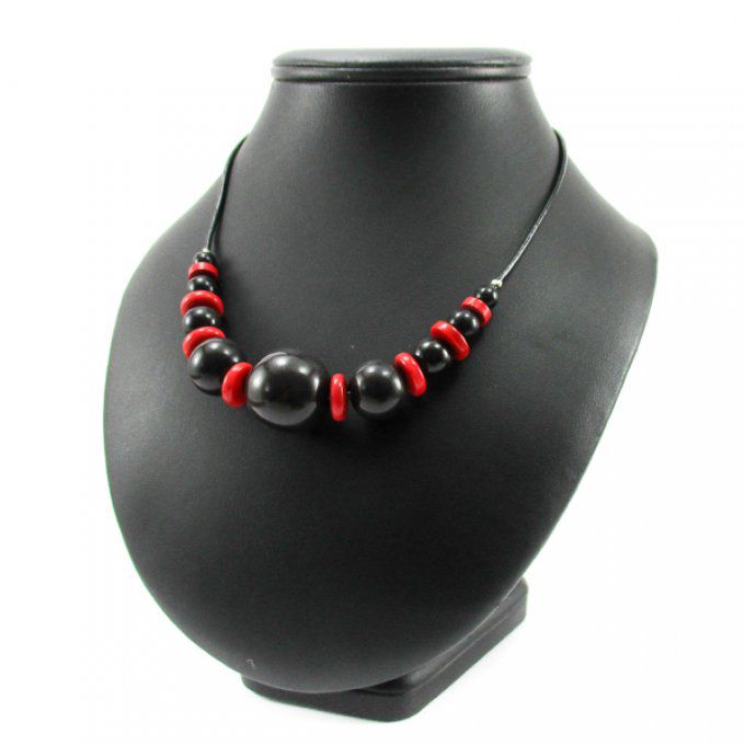 collier fait mains perles tagua