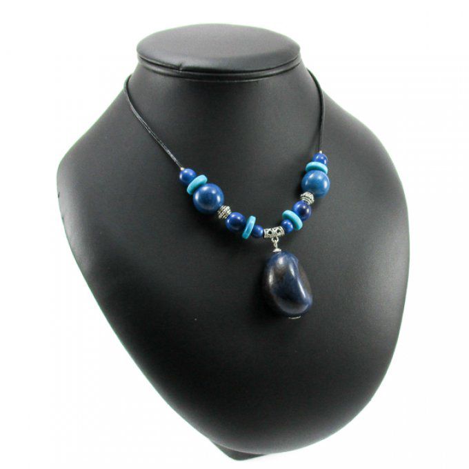 Collier fantaisie en ivoire végétal bleu