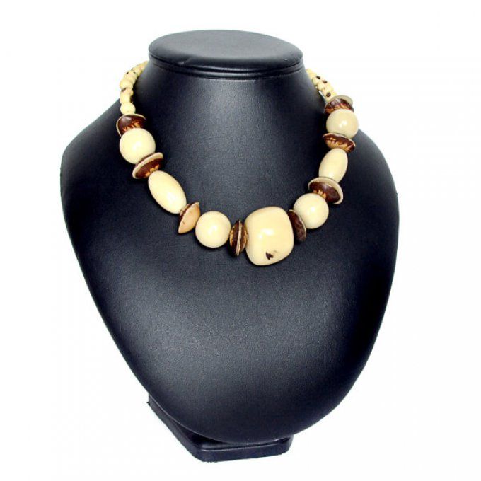 Collier en tagua naturelle