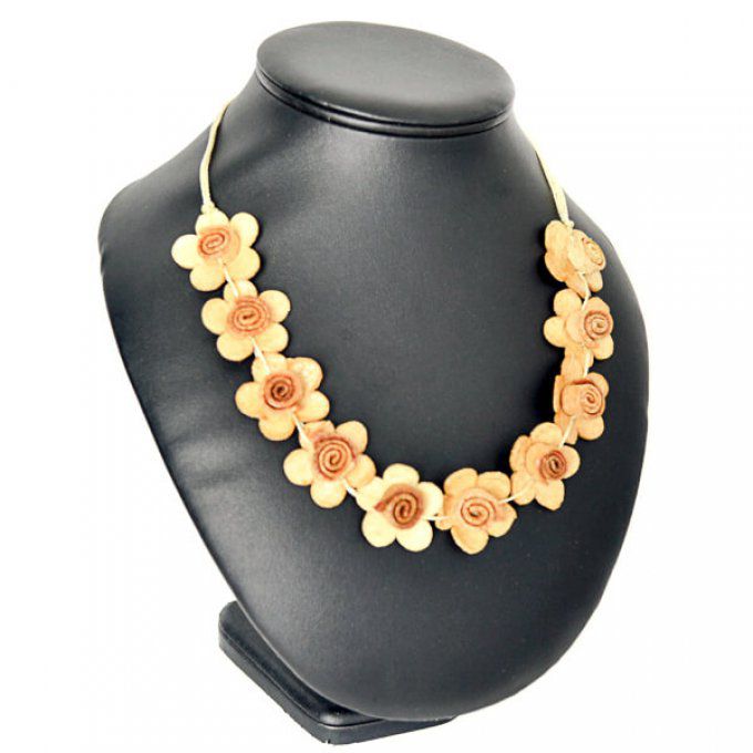 Collier ethnique fleurs en peau d'orange