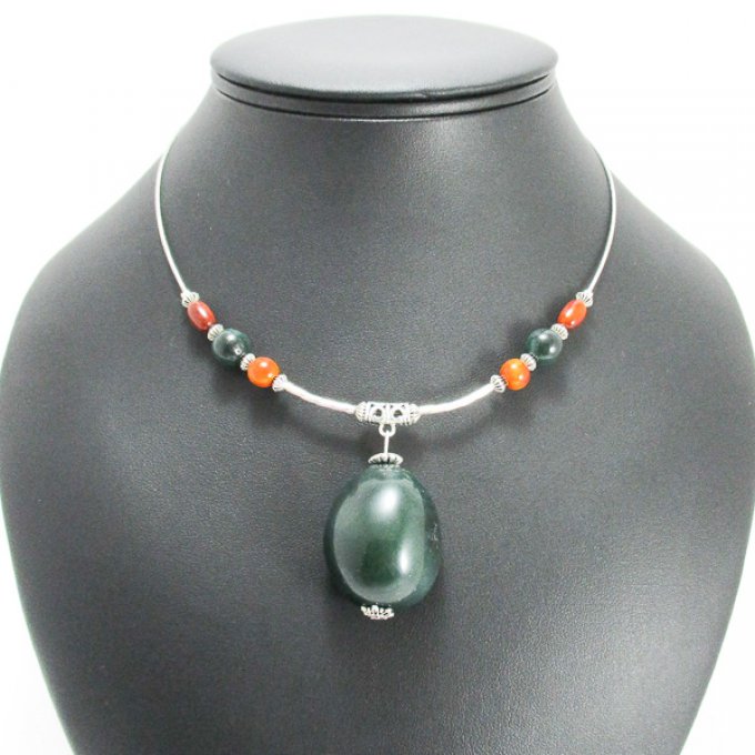 Collier ivoire végétal vert marron