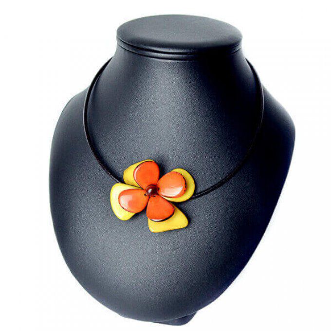 Collier sur cuir modèle en fleur jaune orange