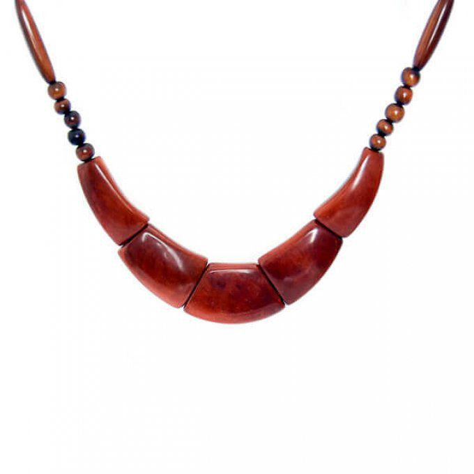 collier élégant chic marron