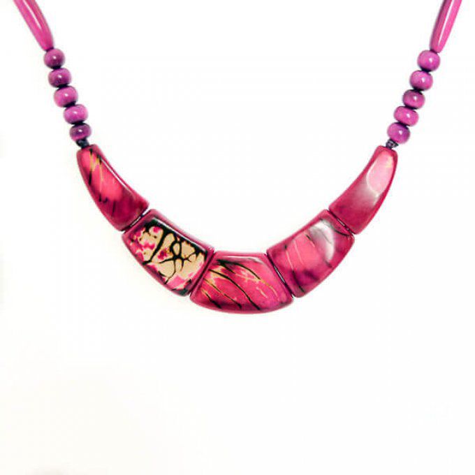 collier ras du cou effet plastron violet