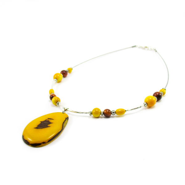 Collier médaillon en ivoire végétal jaune et marron