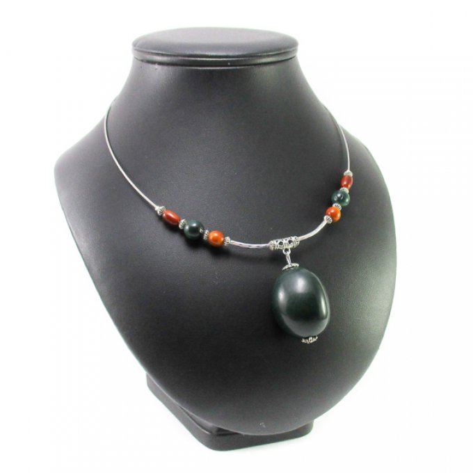 Collier ras du cou ivoire végétal