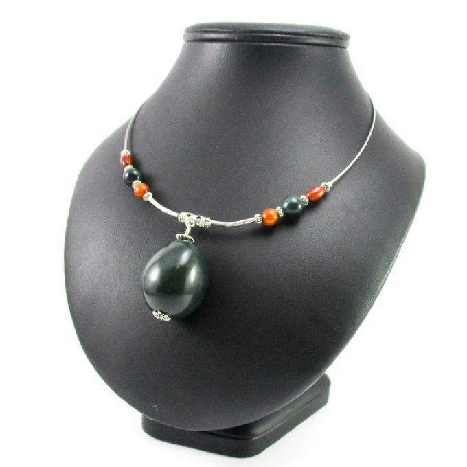 Collier en ivoire végétal kaki