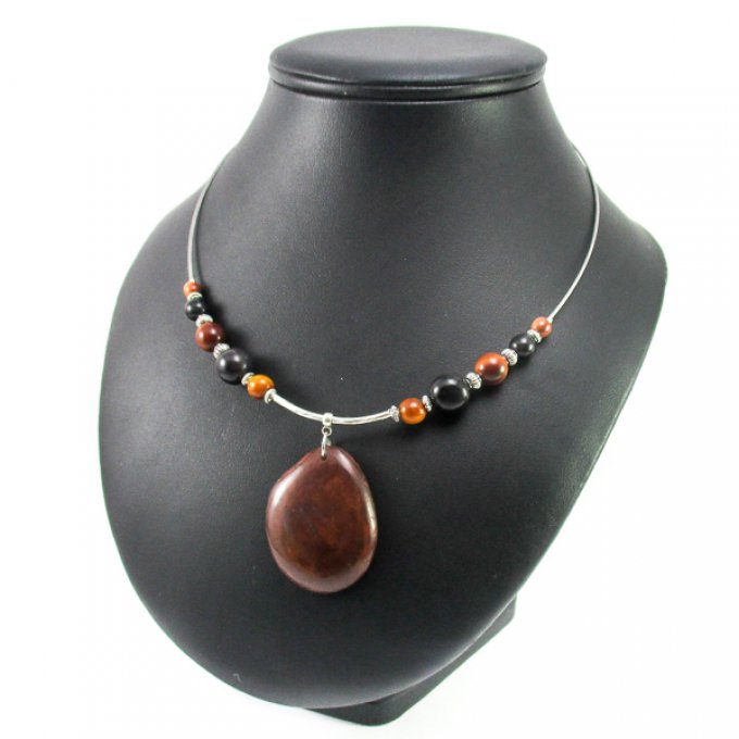 Collier en ivoire végétal marron noir