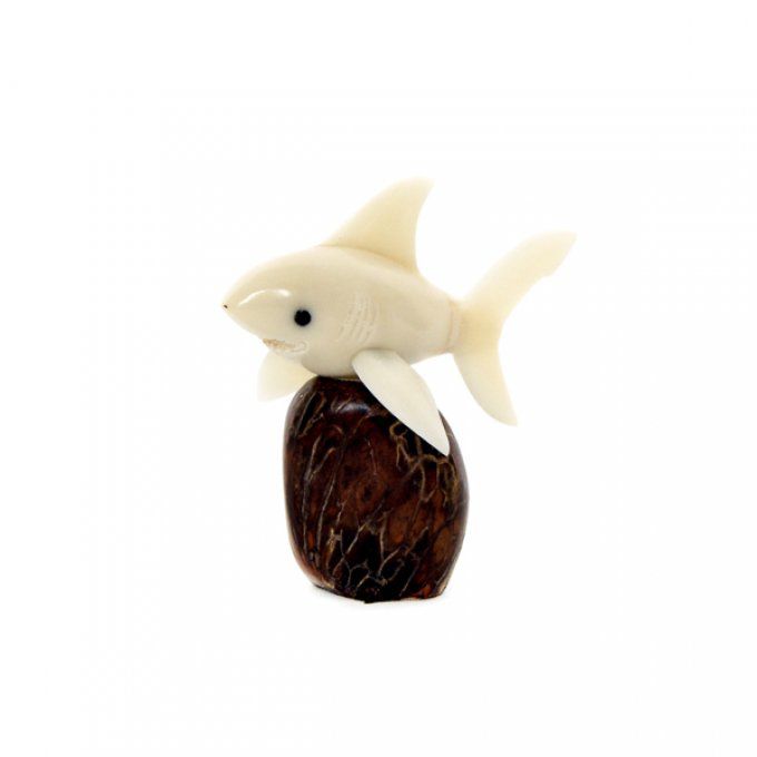 sculpture requin en ivoire végétal