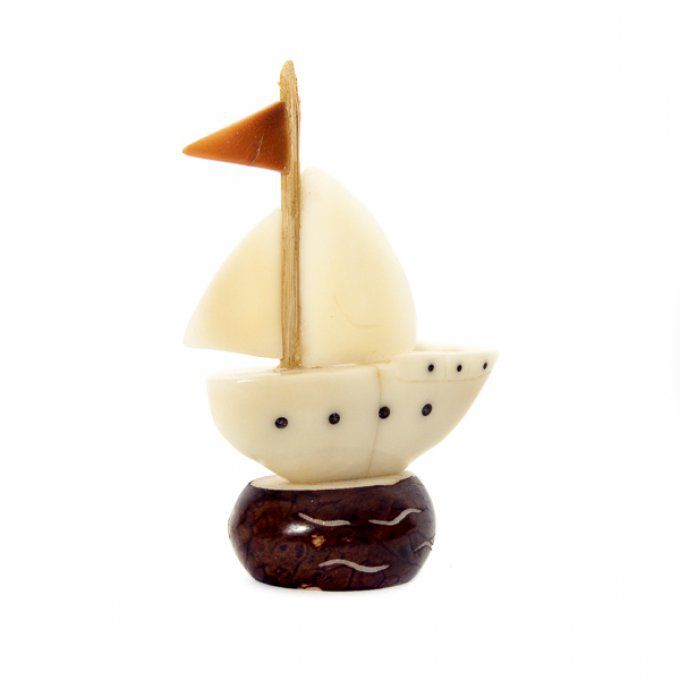 sculpture collection petit bateau en tagua