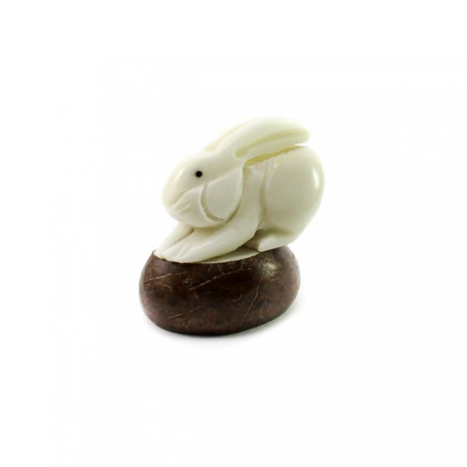 figurine sculpture lapin en ivoire végétal