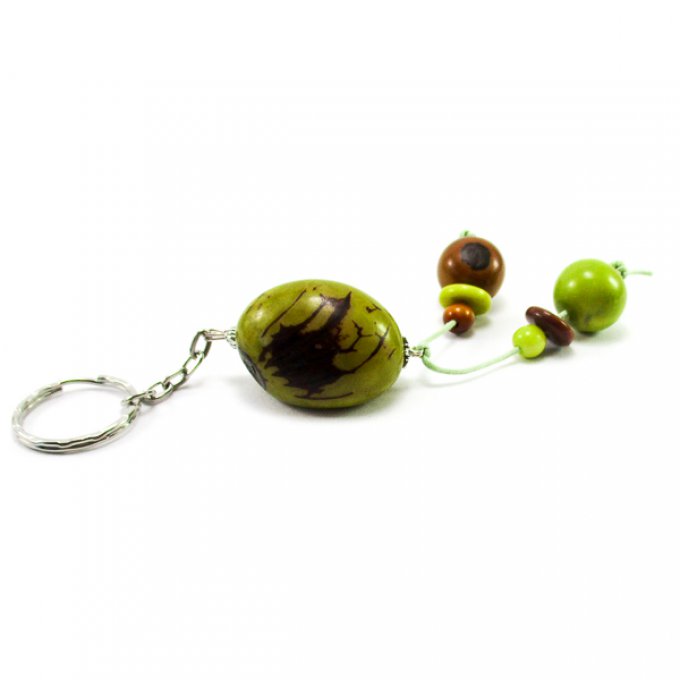 porte-clés pendentif noix de tagua et perles ivoire végétal marron et vert