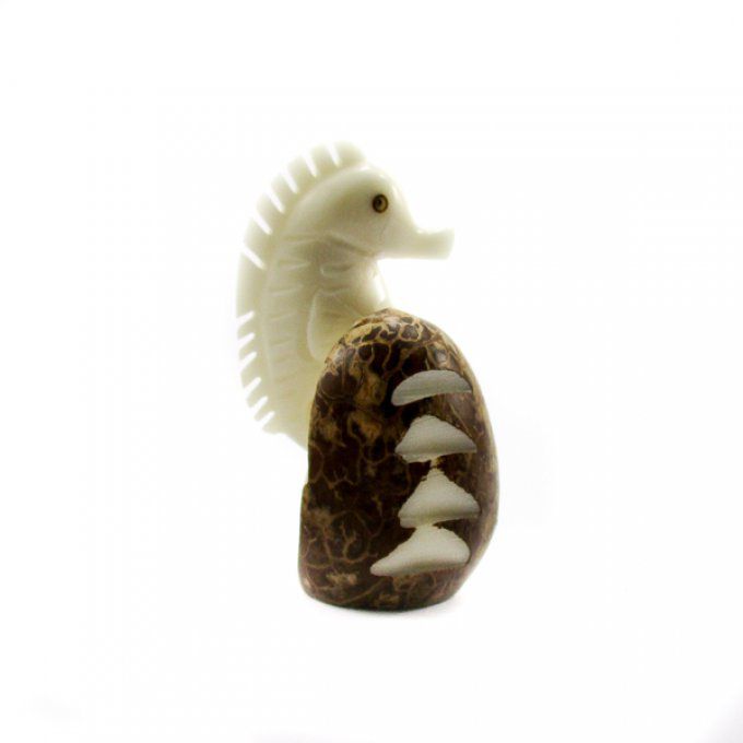 sculpture artisanale hippocampe en ivoire végétal