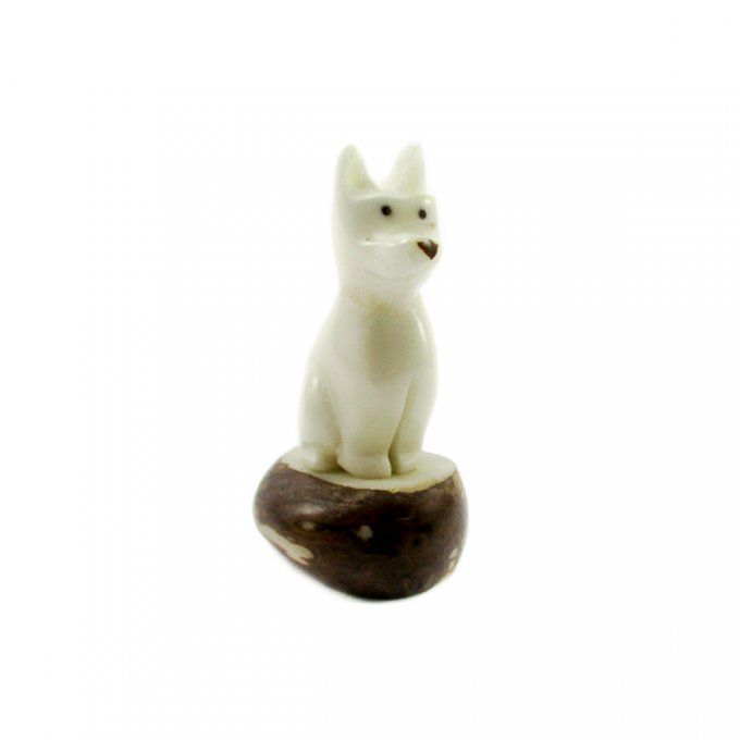 statuette artisanale figurine chien en tagua