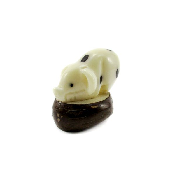 Cochon en ivoire végétal