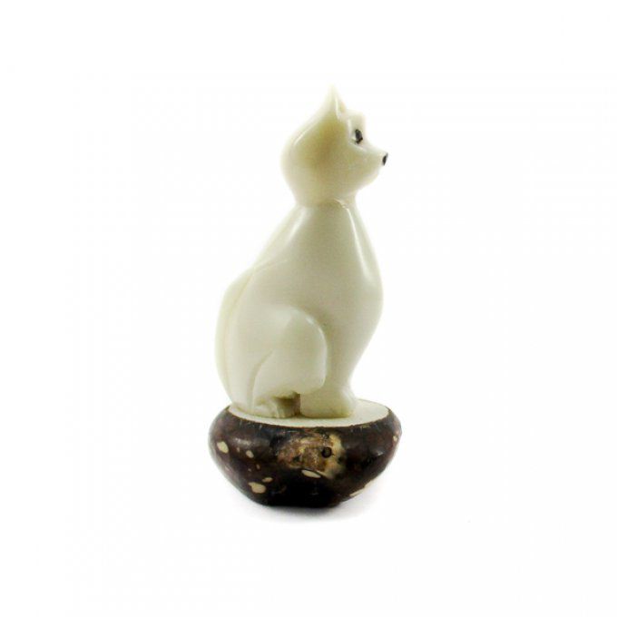 Sculpture figurine chat en ivoire végétal