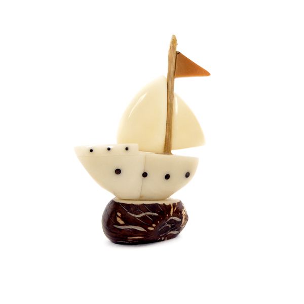 Petit bateau en ivoire végétal