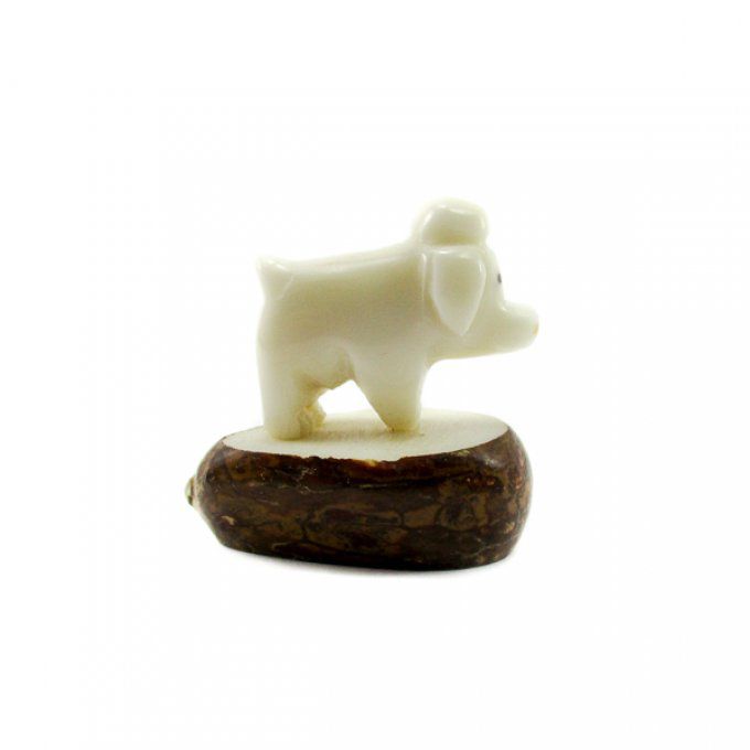 Figurine de décoration chien caniche en ivoire végétal