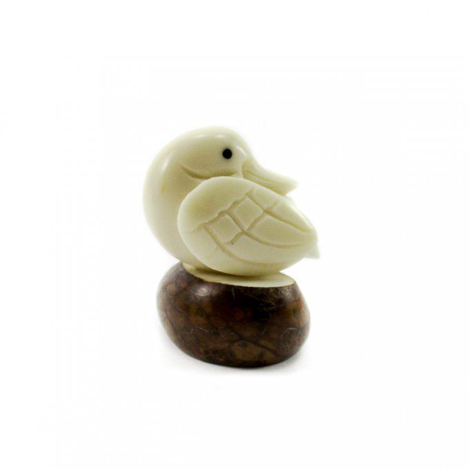 Figurine statuette canard taillée dans la noix de tagua