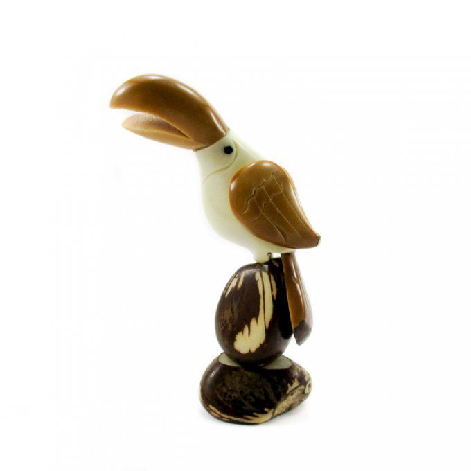 Figurine toucan sculptée dans la graine de tagua