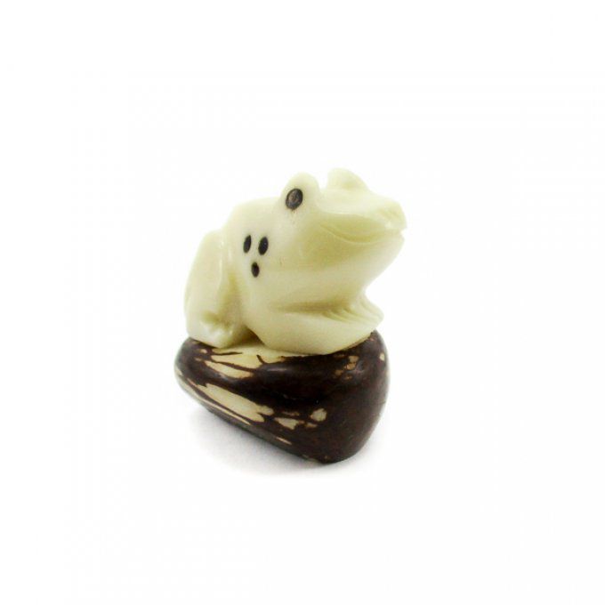 Figurine grenouille en graine de tagua