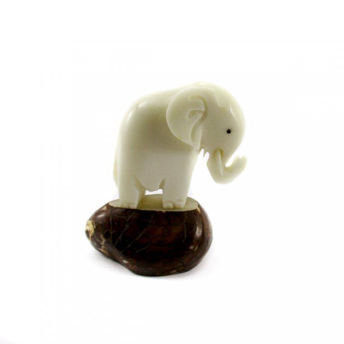 statuette figurine de décoration éléphant en tagua