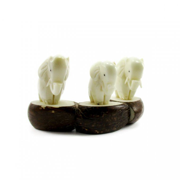 Figurine statuette de décoration la famille éléphant taillé dans la noix de tagua