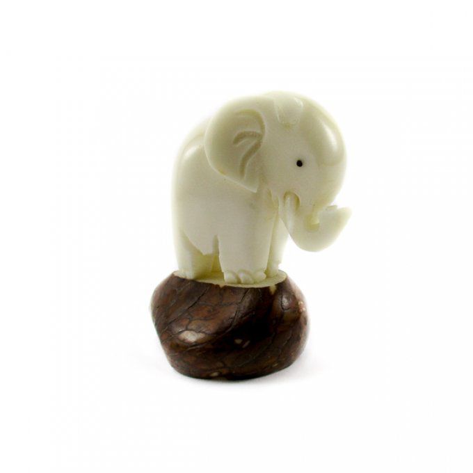 figurine de collections éléphant sculpté en ivoire végétal