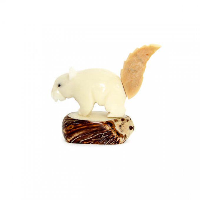figurine écureuil en tagua