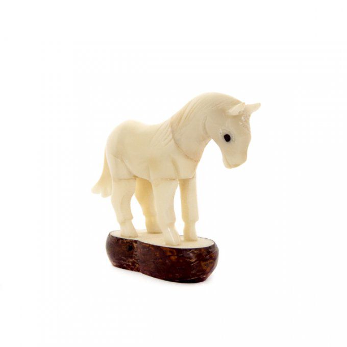 idée cadeau original cheval sculpté mains en ivoire végétal