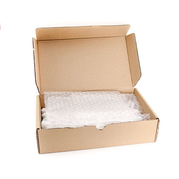 Boîte en carton pour le transport de colis par Tagua créations