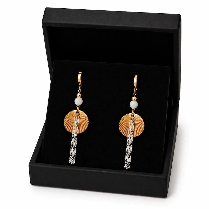 Boucles d'oreilles chic et élégante avec chaîne en or